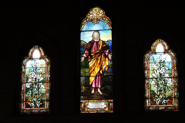 image-637280-three_altar_windows.w640.JPG